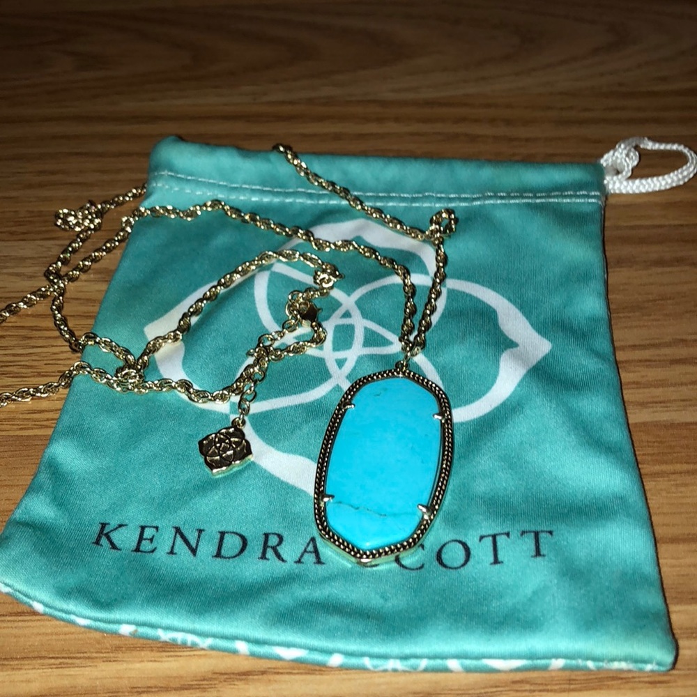 Beautiful Kendra Scott necklace